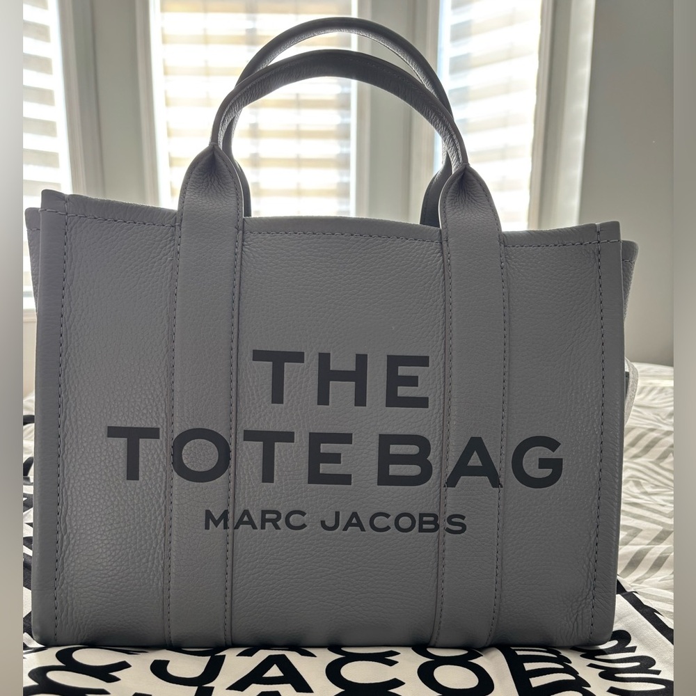 BNWT Marc Jacobs Medium Tote in Wolf Grey